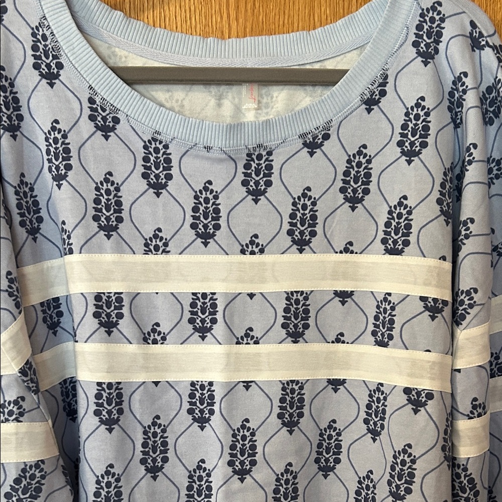 NWT FP Movement Post Up Logo Layer Sz M - Picture 5 of 9